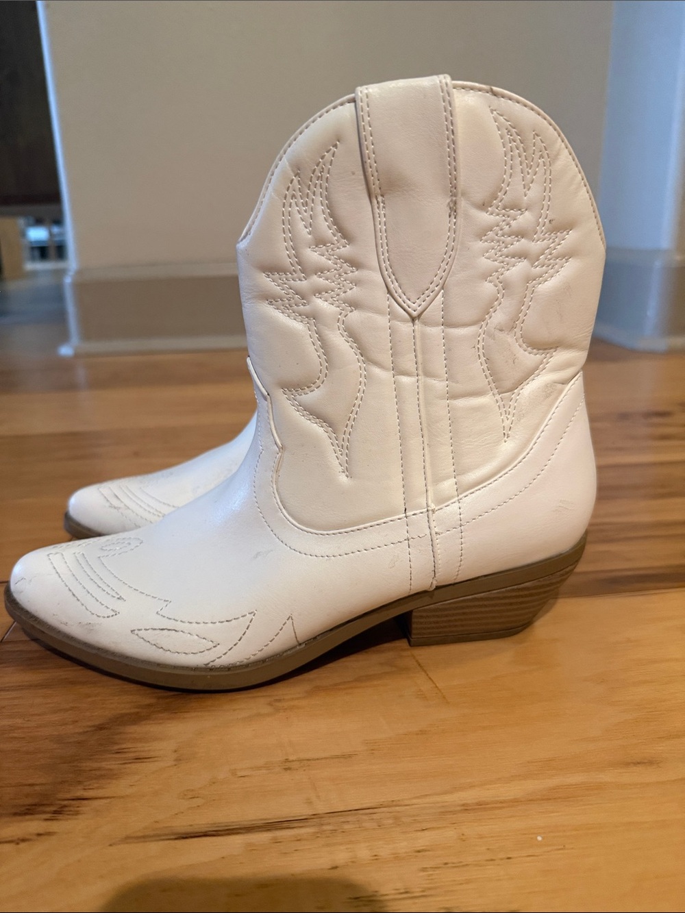 Boots - Picture 5 of 6